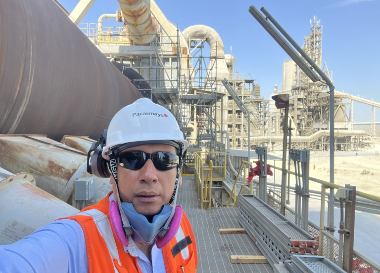 Ralph Facho en planta industrial minera